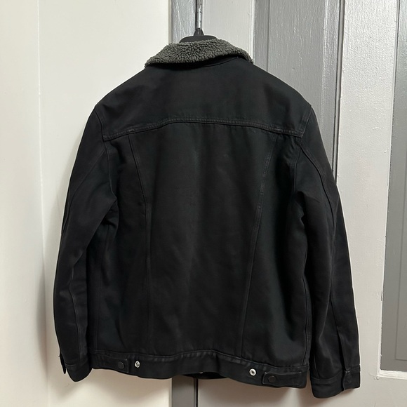 Levi's Men's Black Sherpa-Lined Jacket - Picture 4 of 10